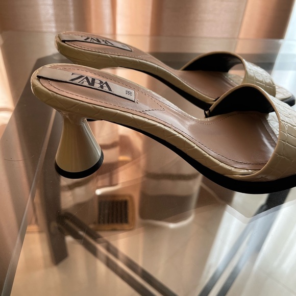 Zara Sandal - Picture 1 of 7